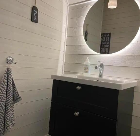 Quarto Familiar, Bashults Gård