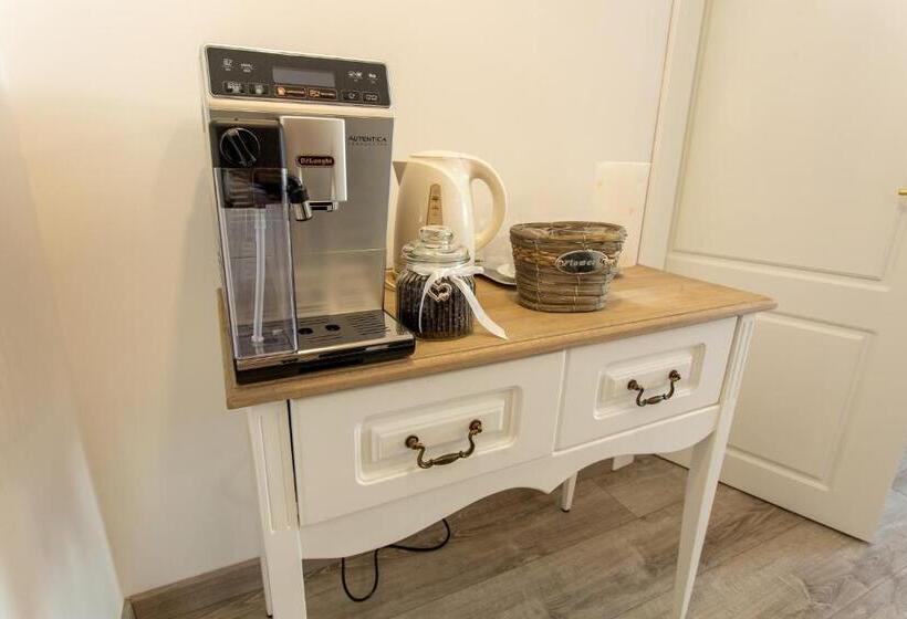 带大床的标准间, Pensiunea Carmen`s Mansion B