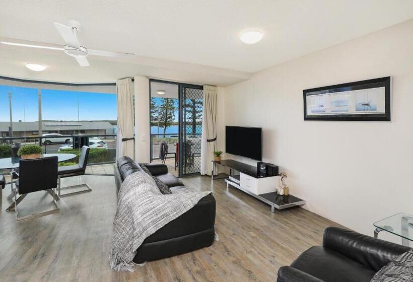 דירת שני חדרים, Cerulean Apartments