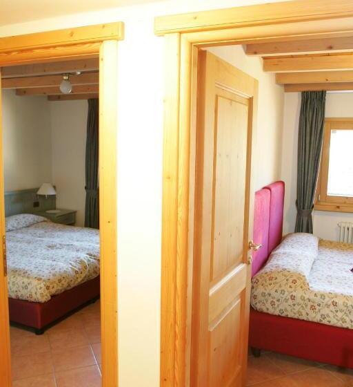 آپارتمان یک خوابه با دری مشترک که هال را جدا می کند., Agriturismo Raethia