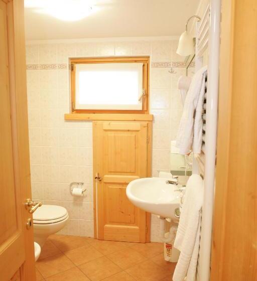 آپارتمان یک خوابه با دری مشترک که هال را جدا می کند., Agriturismo Raethia