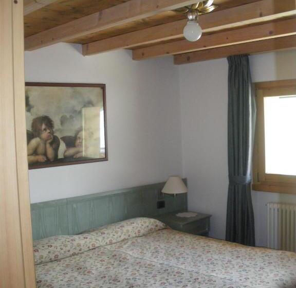 آپارتمان یک خوابه با دری مشترک که هال را جدا می کند., Agriturismo Raethia