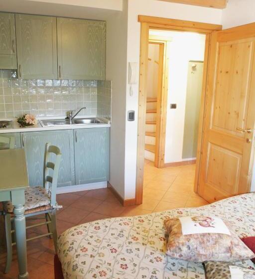 آپارتمان یک خوابه با دری مشترک که هال را جدا می کند., Agriturismo Raethia