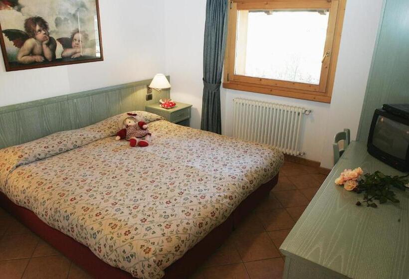 آپارتمان یک خوابه با دری مشترک که هال را جدا می کند., Agriturismo Raethia