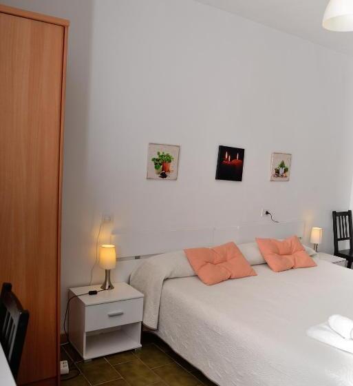 带共用浴室的标准房间, Pensión Borrás