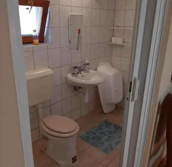 スタンダードルーム, Váradi Apartman