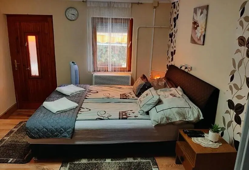 スタンダードルーム, Váradi Apartman