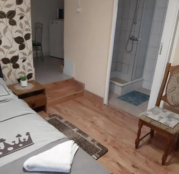 スタンダードルーム, Váradi Apartman