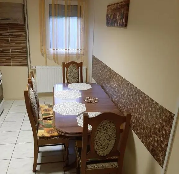 スタンダードトリプルルーム, Váradi Apartman