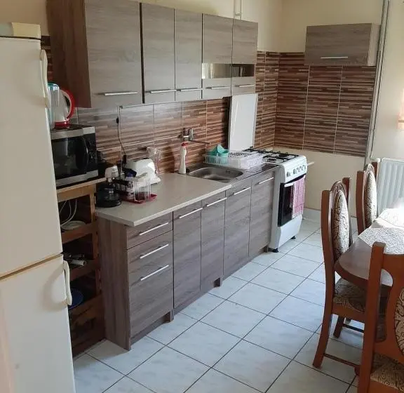 スタンダードトリプルルーム, Váradi Apartman