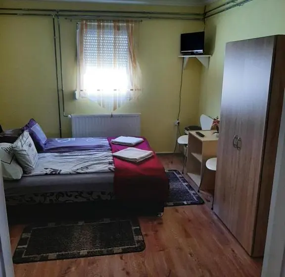 スタンダードトリプルルーム, Váradi Apartman