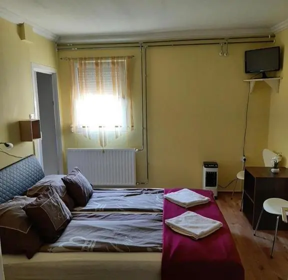 スタンダードトリプルルーム, Váradi Apartman