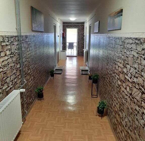 패밀리 룸, Váradi Apartman