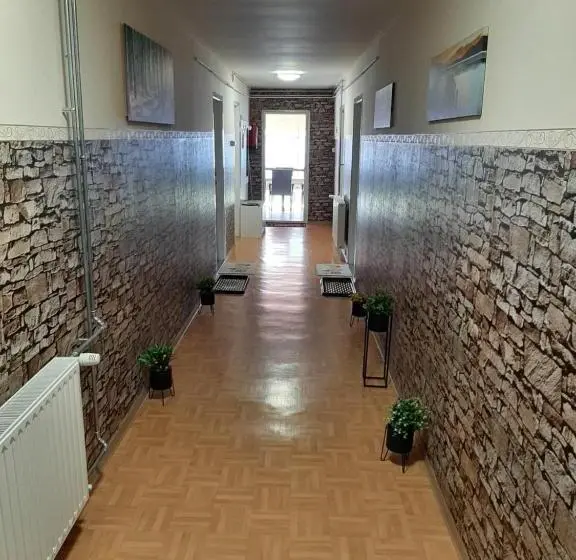 ファミリールーム, Váradi Apartman