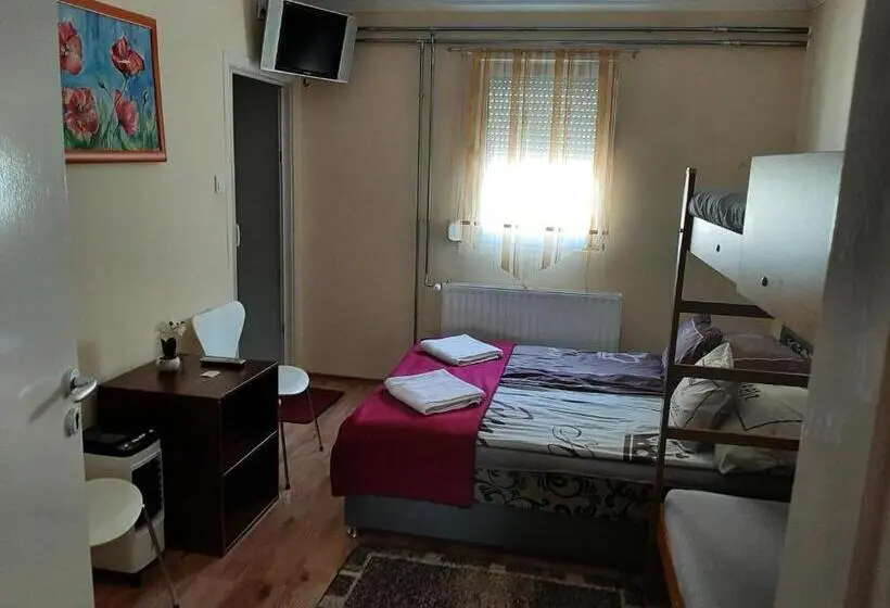 ファミリールーム, Váradi Apartman