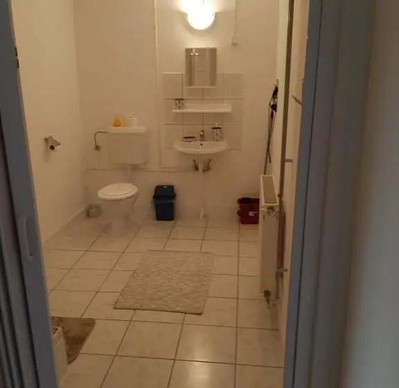 ファミリールーム, Váradi Apartman