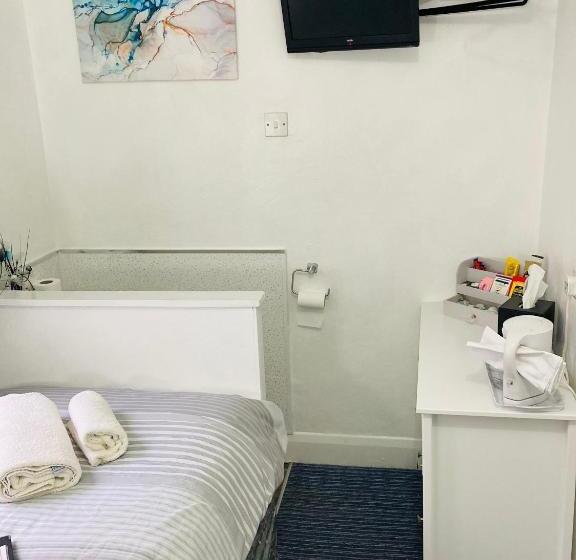 标准单人间, Fairfax