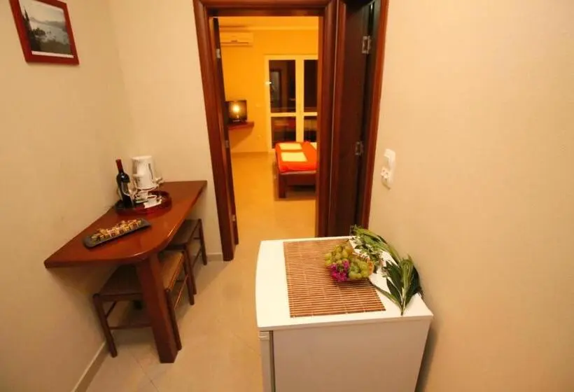 آپارتمان 1 خوابه با بالکن و چشم‌انداز دریا, Guest House Villa Pastrovka