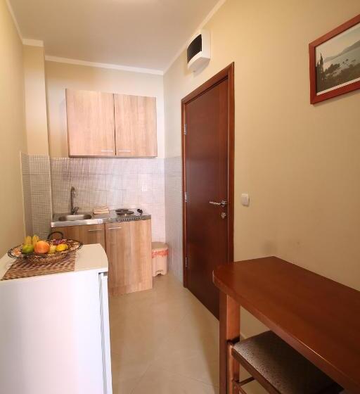 آپارتمان 1 خوابه با بالکن و چشم‌انداز دریا, Guest House Villa Pastrovka