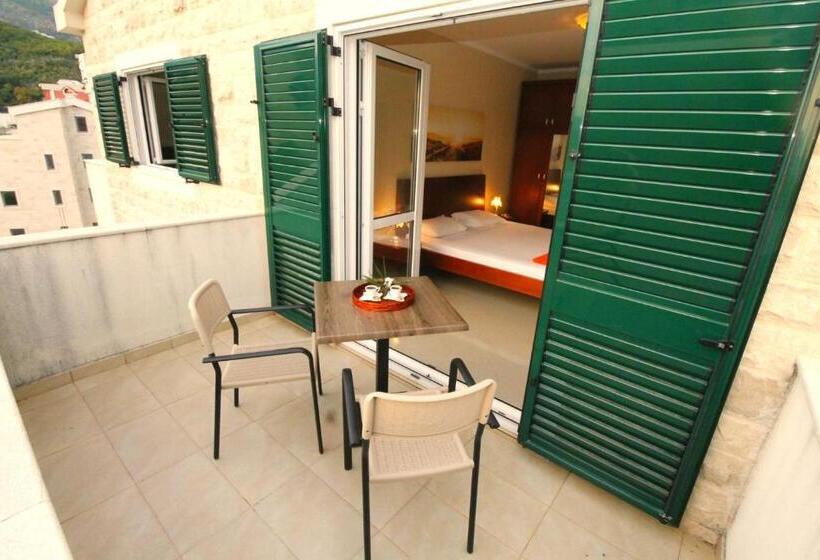 اتاق استاندارد با بالکن و چشم‌انداز دریا, Guest House Villa Pastrovka