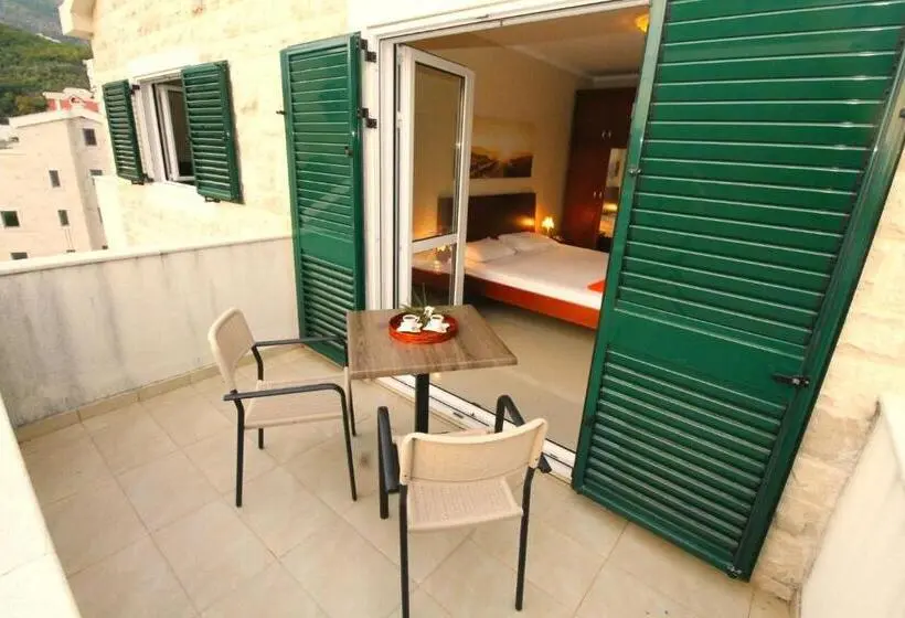 اتاق استاندارد با بالکن و چشم‌انداز دریا, Guest House Villa Pastrovka
