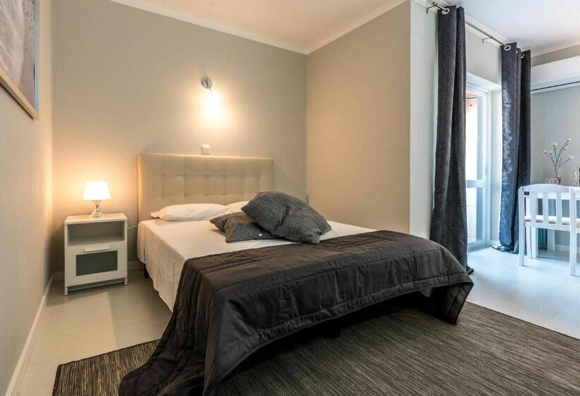 חדר דלוקס, Lagos Village