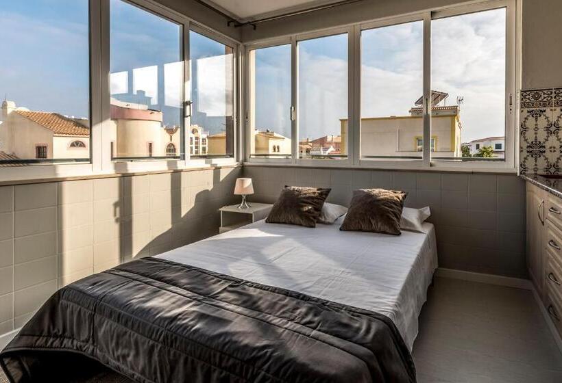 חדר דלוקס, Lagos Village