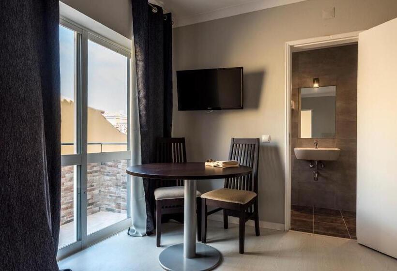 חדר דלוקס, Lagos Village