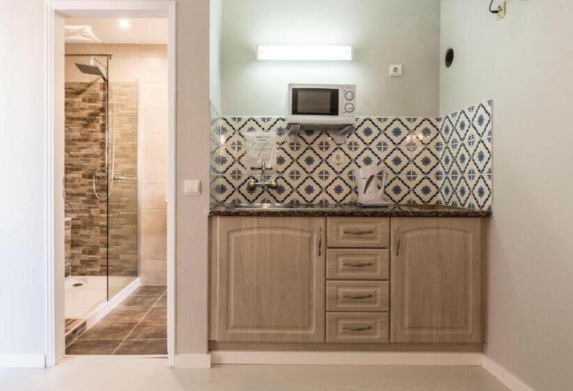 חדר דלוקס, Lagos Village