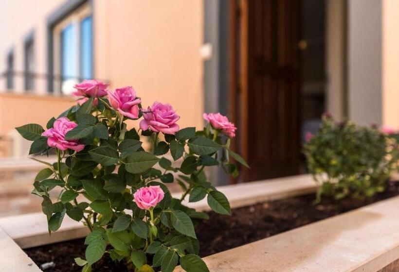 חדר אקונומי לארבעה, Lagos Village