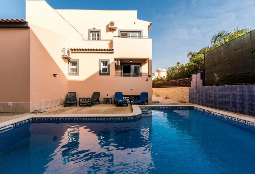 חדר אקונומי לארבעה, Lagos Village