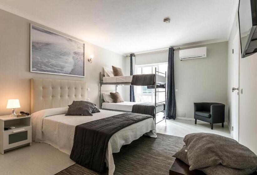 חדר קומפורט לשלושה, Lagos Village