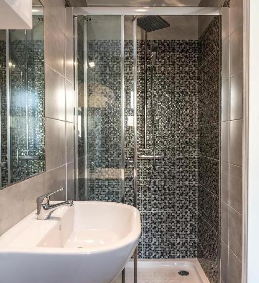 חדר אקונומי, Lagos Village