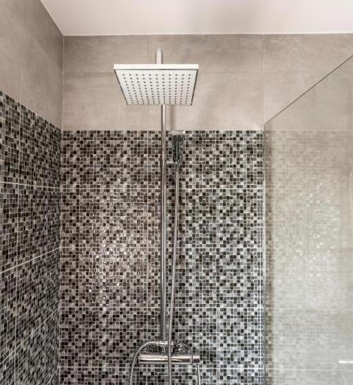 חדר אקונומי לארבעה, Lagos Village