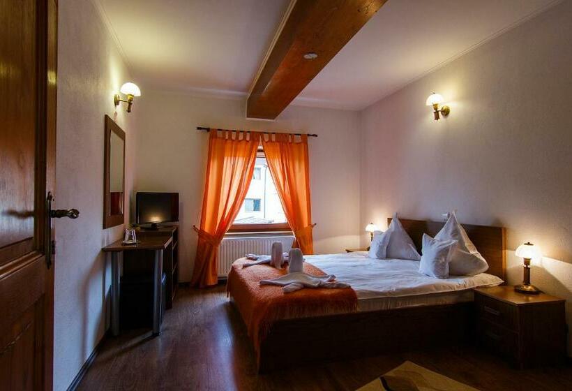 غرفة قياسية, The Guesthouse