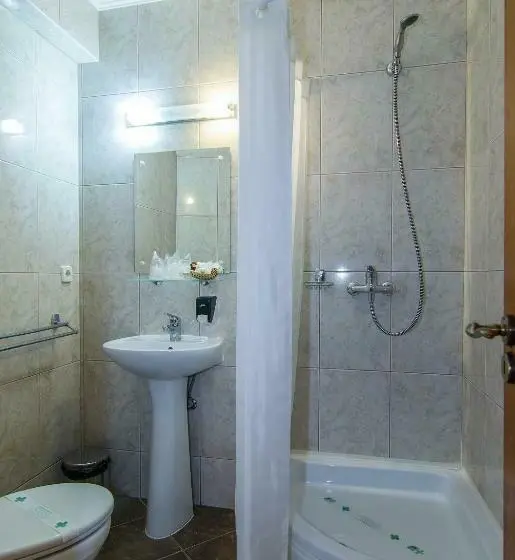 اتاق استاندارد, The Guesthouse