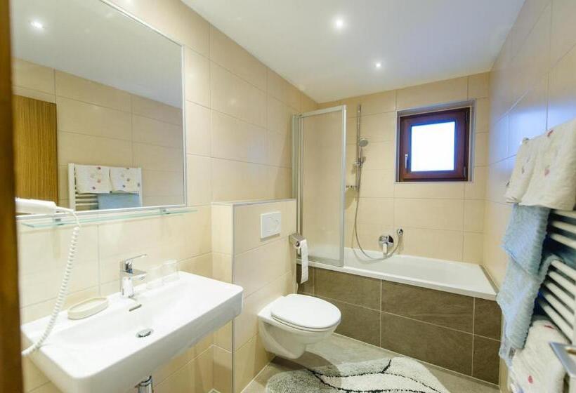 Camera Standard, Alpenheim Simone