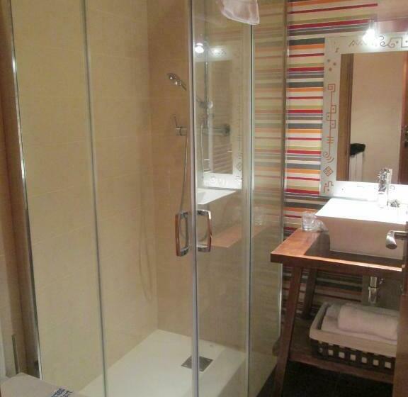 חדר סטנדרט מותאם לאדם עם מוגבלויות, Hostal Otsoa