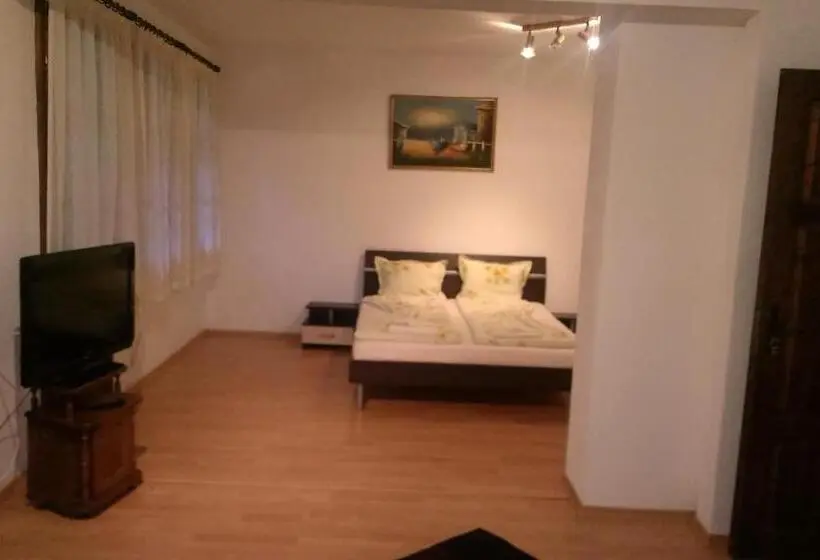 اتاق استاندارد چهارنفره با بالکن, Villa Nasco
