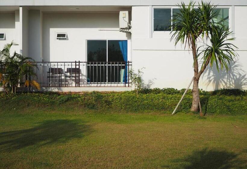 Camera Tripla Deluxe, Yura Kiri Resort Khao Yai