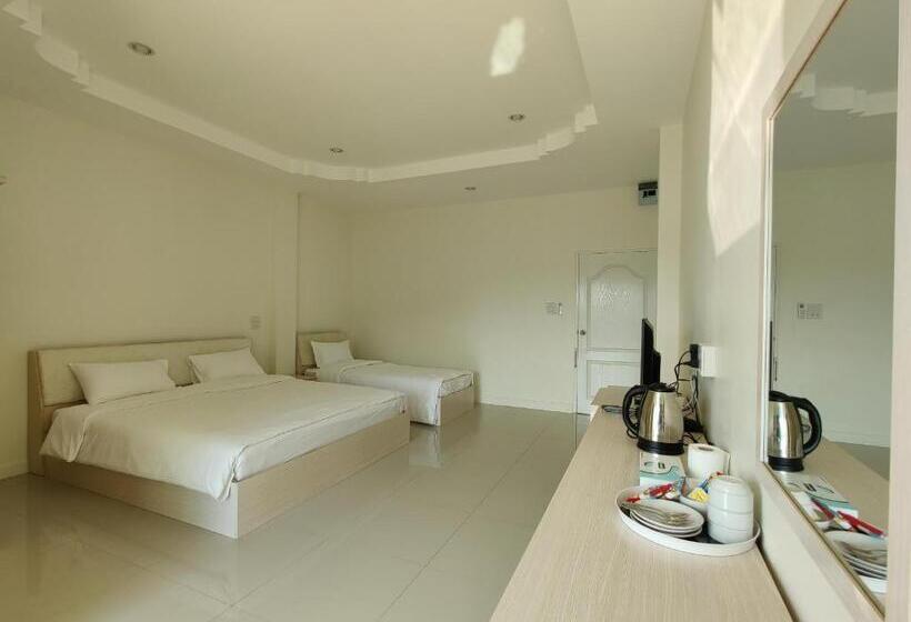 Camera Tripla Deluxe, Yura Kiri Resort Khao Yai