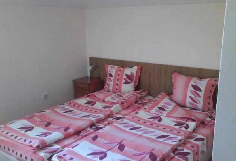 اتاق استاندارد, Aleks Guest House