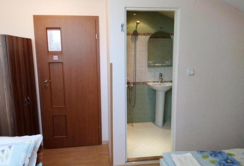 스탠다드 트리플 룸, Aleks Guest House