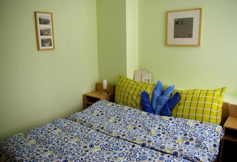 이코노미 룸, Vila Polar