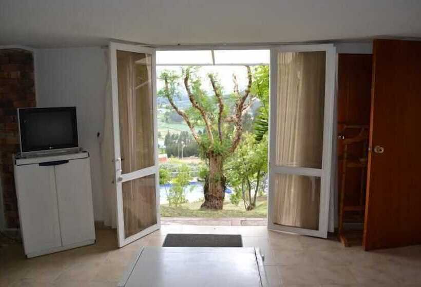 Номер Стандарт Трехместный, Miravalle Suites