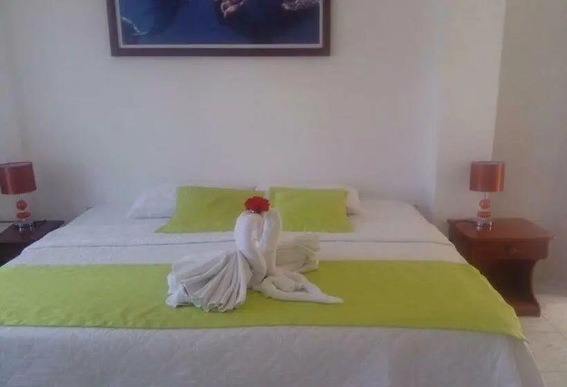اتاق استاندارد سه نفره, Hostal Las Fragatas
