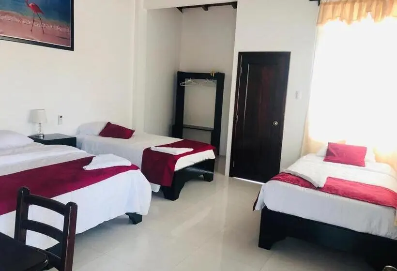 اتاق سه نفره دلوکس با چشم‌انداز دریا, Hostal Las Fragatas