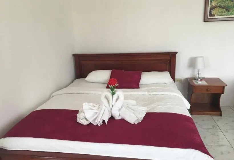 اتاق استاندارد چهار تخته, Hostal Las Fragatas