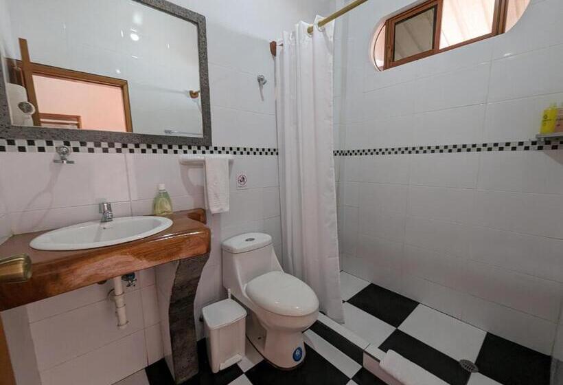اتاق استاندارد چهار تخته, Lava House Hostal