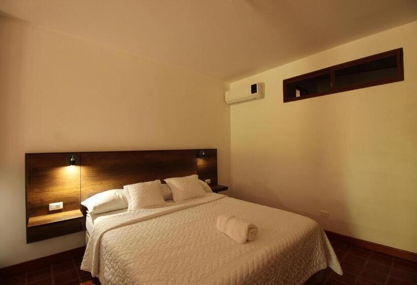 اتاق استاندارد سه نفره, Lava House Hostal